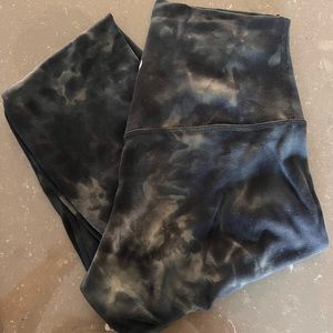 Lululemon Diamond dye size 4